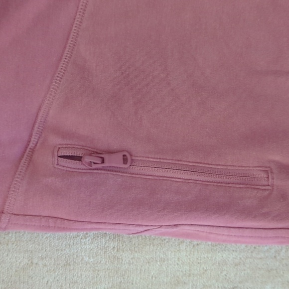 Old Navy XS Maternity Dynamic Fleece Rollover-Waist Joggers - Picture 4 of 6